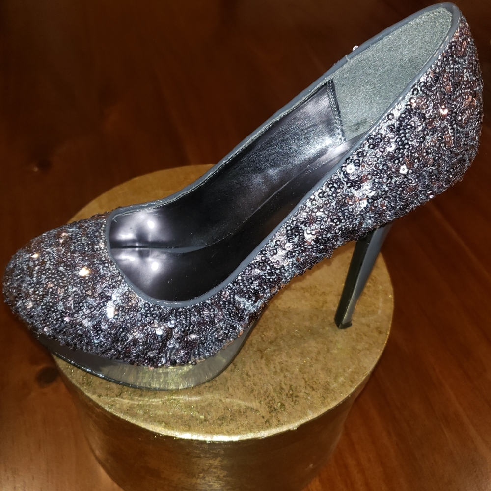 Shoes - Picture 3 of 4